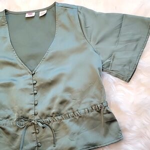 NWOT Levi's Satin Blouse in Green. Size XS